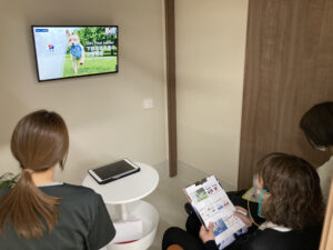 Webセミナーを受けるスタッフ