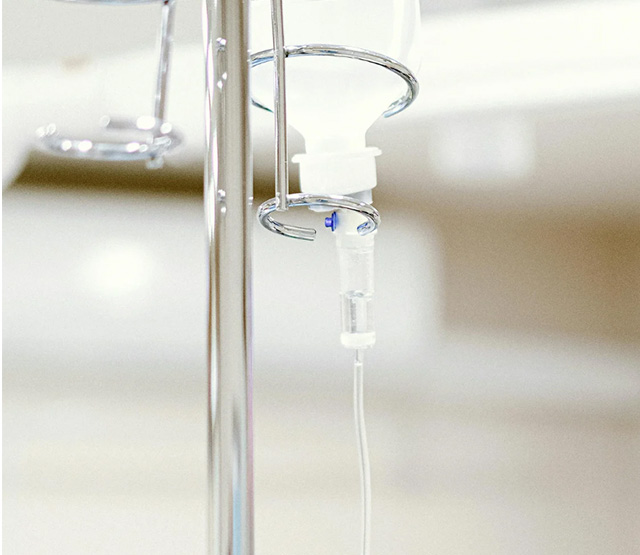 慢性腎臓病で皮下点滴を受けている症例